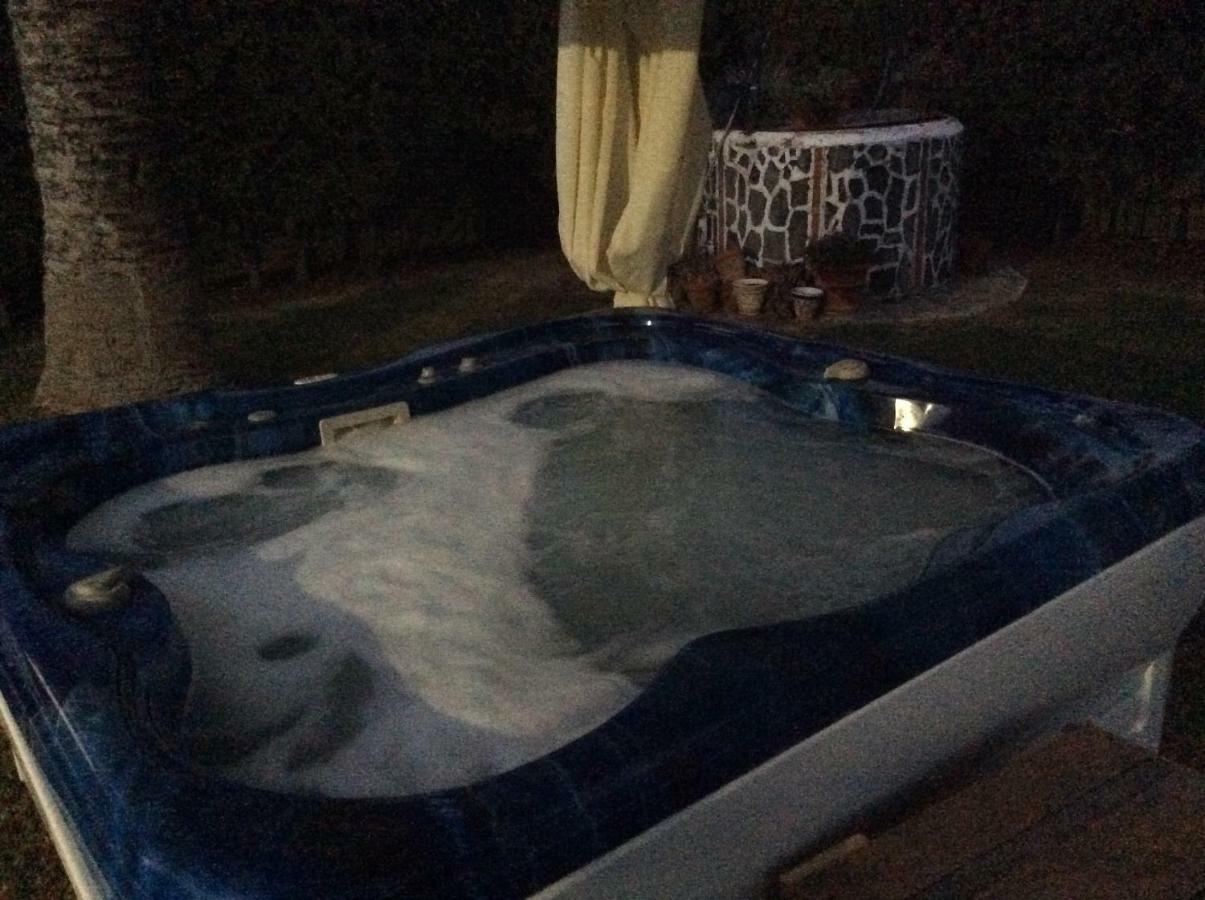 Chalet Piscina Jakuzzi Sevilla Hacienda de Tarazona المظهر الخارجي الصورة